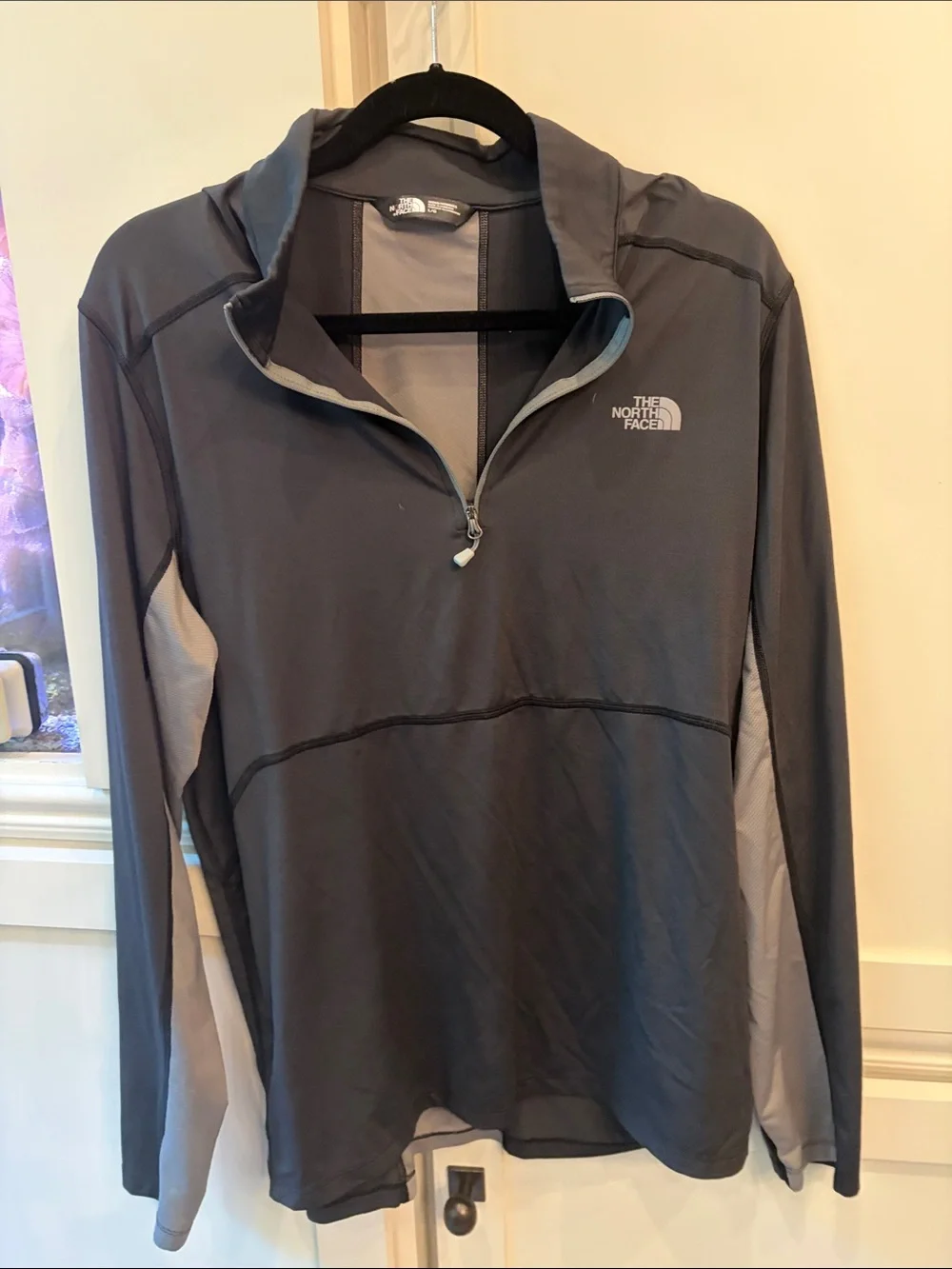 The North Face Men's Dark Gray & Light Gray Lightweight Quarter-Zip Pullover